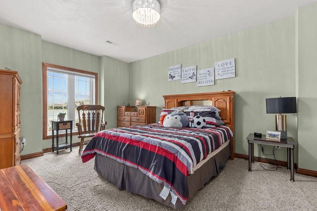 1355 PRAIRIE LAKE CIRCLE, Neenah, WI 54956
