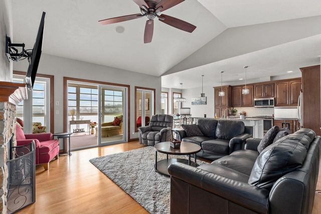 1355 PRAIRIE LAKE CIRCLE, Neenah, WI 54956