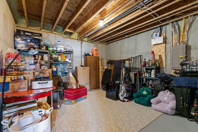 1355 PRAIRIE LAKE CIRCLE, Neenah, WI 54956