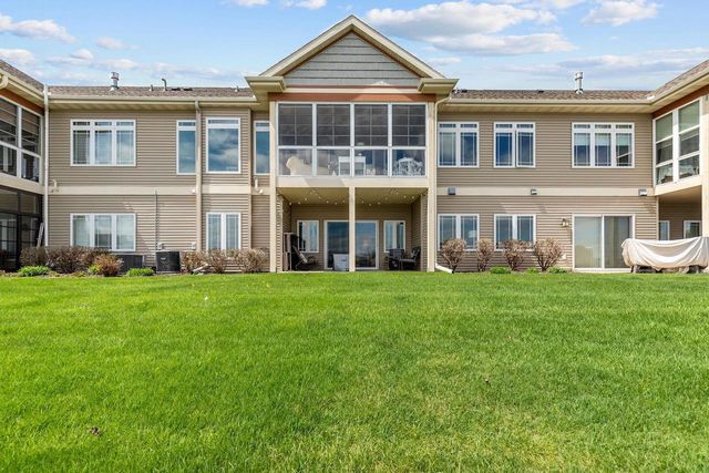 1355 PRAIRIE LAKE CIRCLE, Neenah, WI 54956