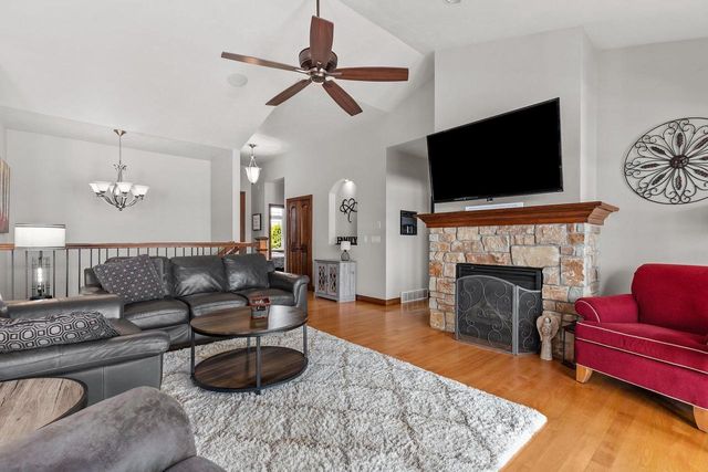 1355 PRAIRIE LAKE CIRCLE, Neenah, WI 54956