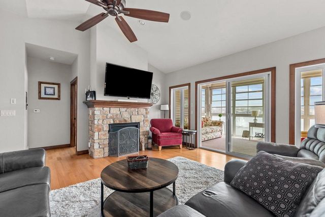 1355 PRAIRIE LAKE CIRCLE, Neenah, WI 54956