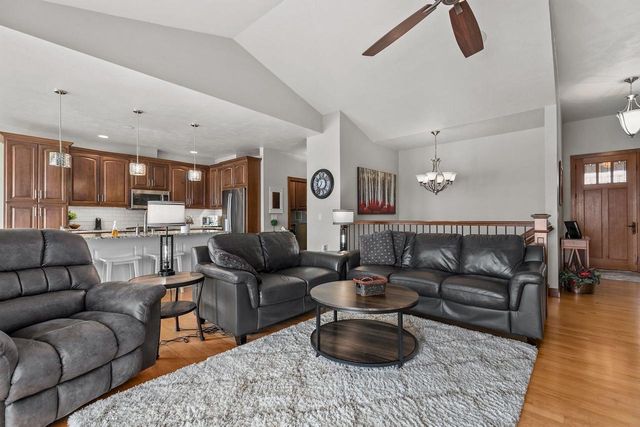 1355 PRAIRIE LAKE CIRCLE, Neenah, WI 54956