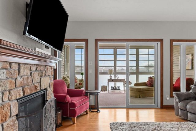 1355 PRAIRIE LAKE CIRCLE, Neenah, WI 54956