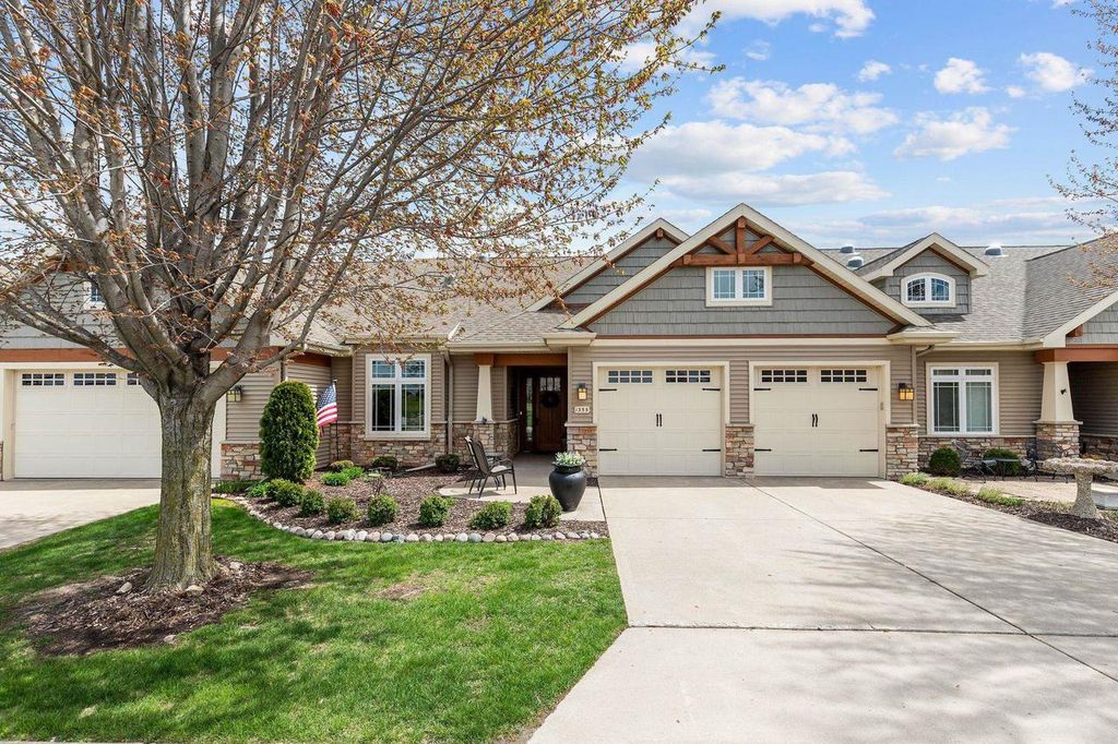 1355 PRAIRIE LAKE CIRCLE, Neenah, WI 54956