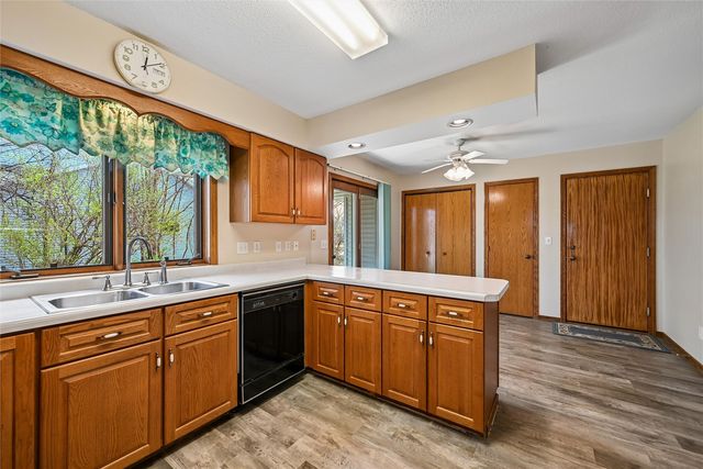 2060 Litchfield Drive, Hiawatha, IA 52233