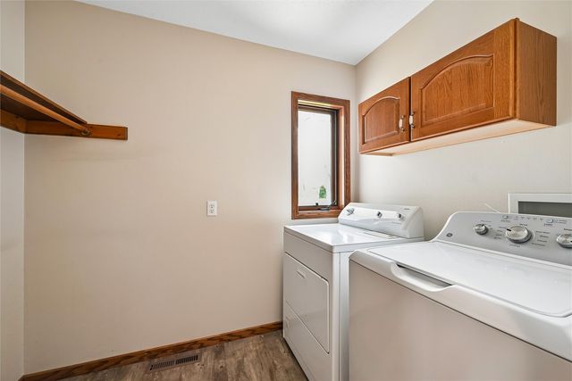 2060 Litchfield Drive, Hiawatha, IA 52233
