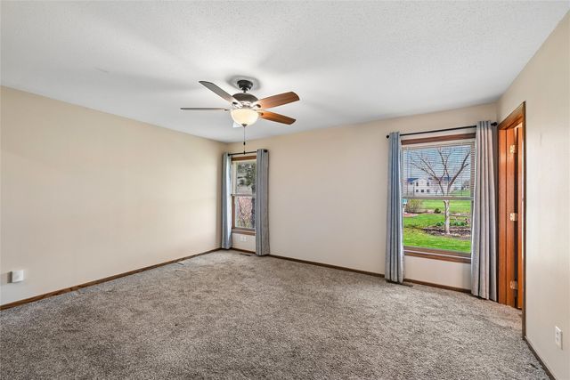 2060 Litchfield Drive, Hiawatha, IA 52233