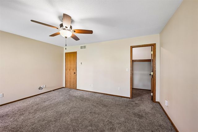 2060 Litchfield Drive, Hiawatha, IA 52233