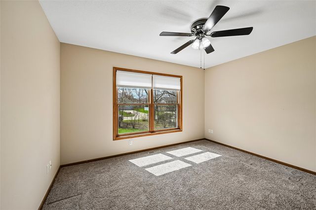 2060 Litchfield Drive, Hiawatha, IA 52233