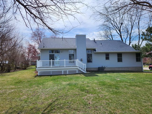 2060 Litchfield Drive, Hiawatha, IA 52233