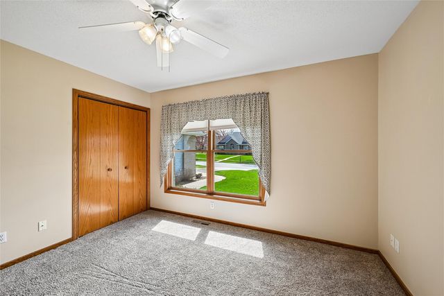 2060 Litchfield Drive, Hiawatha, IA 52233