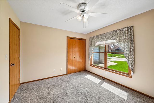 2060 Litchfield Drive, Hiawatha, IA 52233