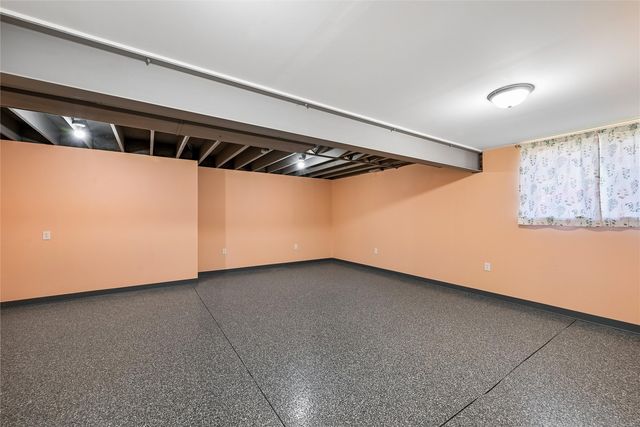 2060 Litchfield Drive, Hiawatha, IA 52233