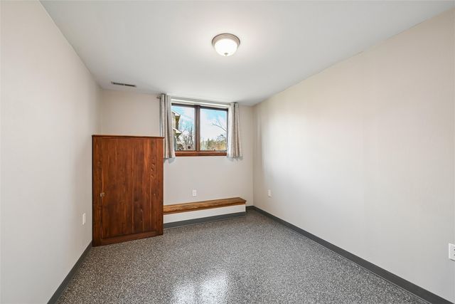 2060 Litchfield Drive, Hiawatha, IA 52233