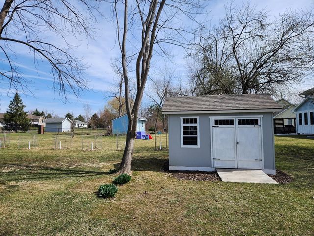 2060 Litchfield Drive, Hiawatha, IA 52233