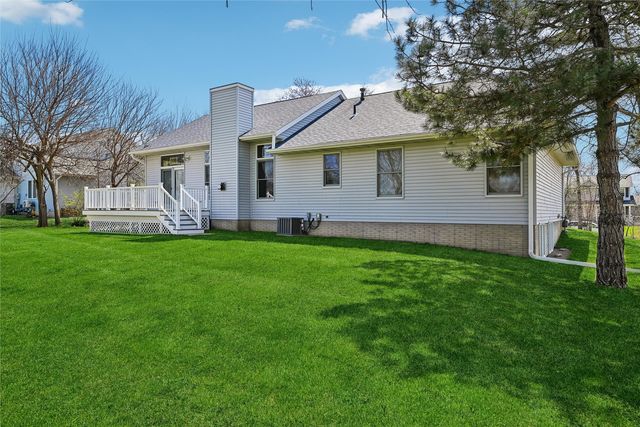 2060 Litchfield Drive, Hiawatha, IA 52233