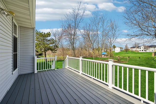 2060 Litchfield Drive, Hiawatha, IA 52233