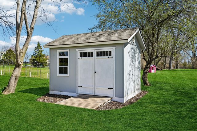 2060 Litchfield Drive, Hiawatha, IA 52233