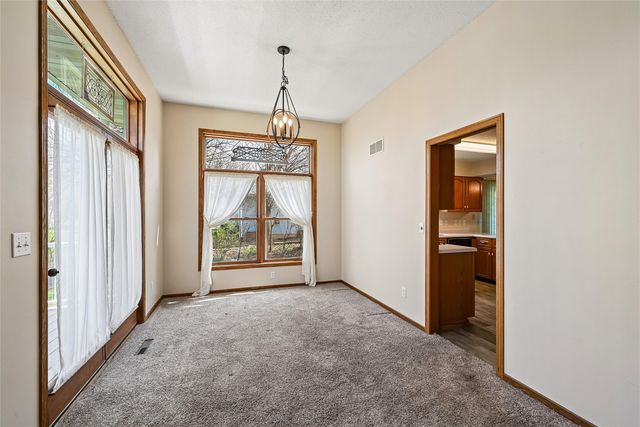 2060 Litchfield Drive, Hiawatha, IA 52233