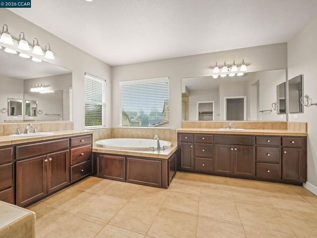 929 Painted Shore Court, Oakley, CA 94561