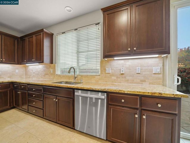 929 Painted Shore Court, Oakley, CA 94561