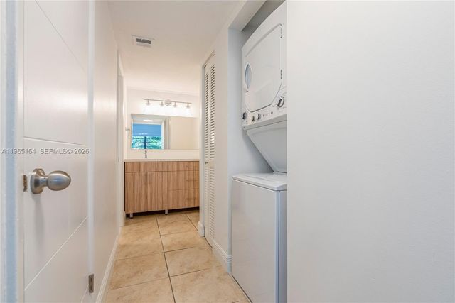 995 SW 84th Ave 203, Miami, FL 33144