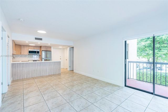 995 SW 84th Ave 203, Miami, FL 33144