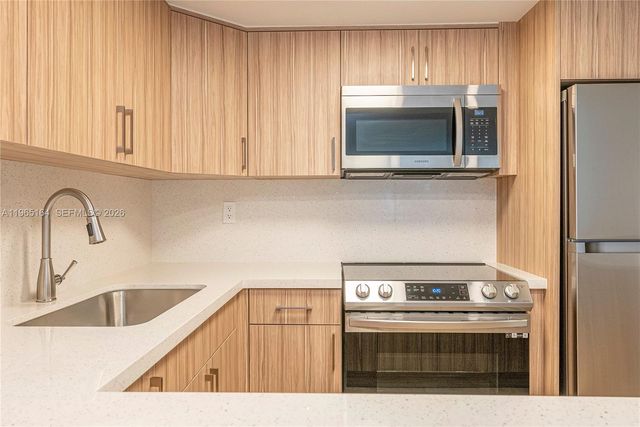 995 SW 84th Ave 203, Miami, FL 33144