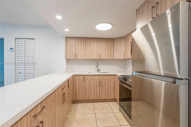 995 SW 84th Ave 203, Miami, FL 33144