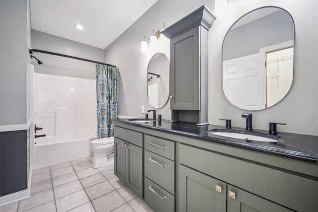 14132 Pinnacle Pointe Drive, Clive, IA 50325