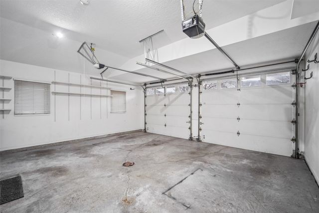 14132 Pinnacle Pointe Drive, Clive, IA 50325