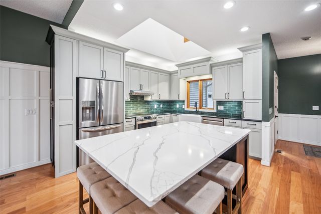 14132 Pinnacle Pointe Drive, Clive, IA 50325