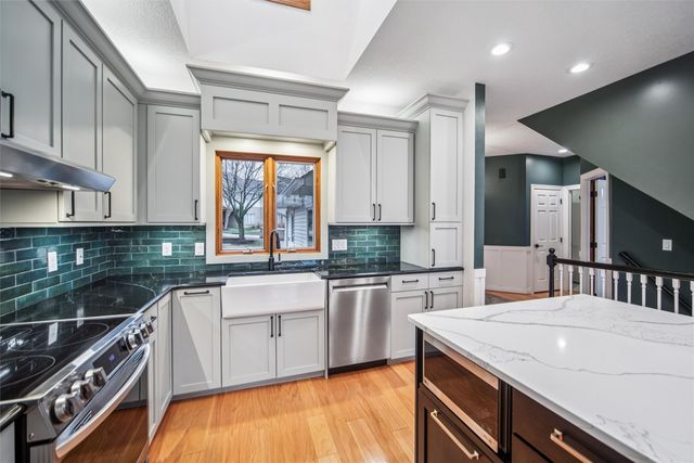 14132 Pinnacle Pointe Drive, Clive, IA 50325