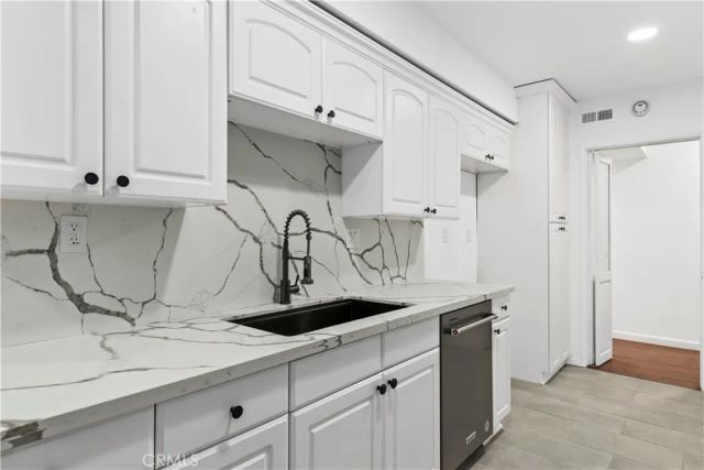 1045 N Kings Road 105, West Hollywood, CA 90069