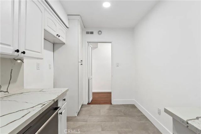 1045 N Kings Road 105, West Hollywood, CA 90069