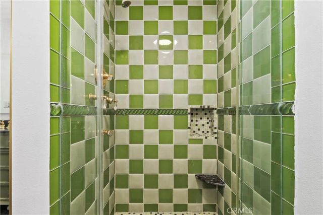 1045 N Kings Road 105, West Hollywood, CA 90069