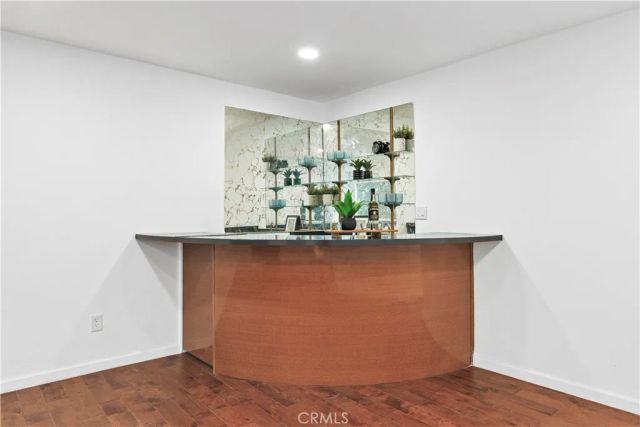 1045 N Kings Road 105, West Hollywood, CA 90069