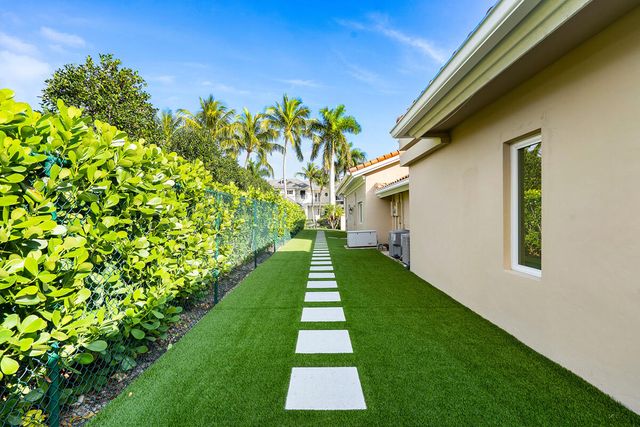 533 E Alexander Palm Road, Boca Raton, FL 33432