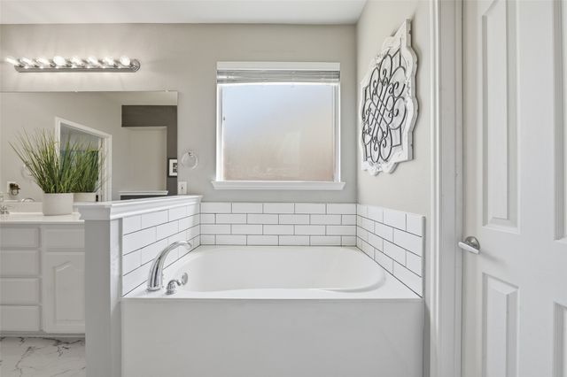 10884 Hawks Landing Road, Haslet, TX 76052