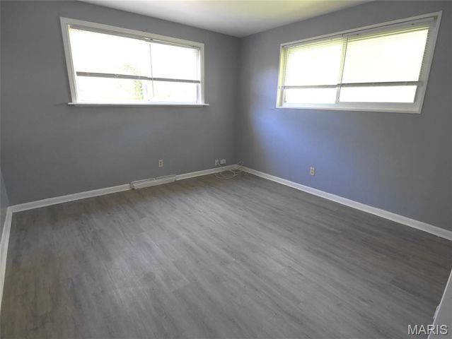 9736 Lanier Drive, St Louis, MO 63136