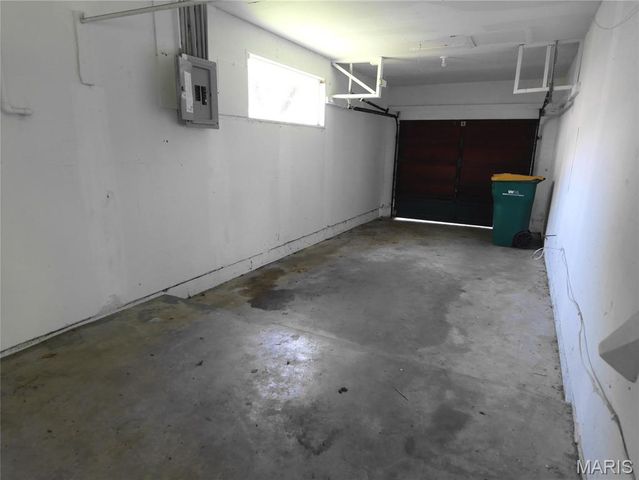 9736 Lanier Drive, St Louis, MO 63136