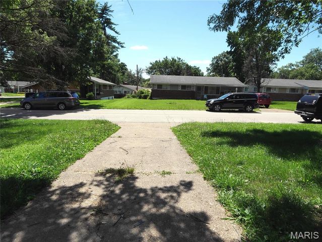 9736 Lanier Drive, St Louis, MO 63136