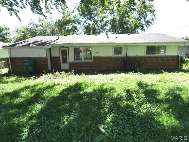 9736 Lanier Drive, St Louis, MO 63136