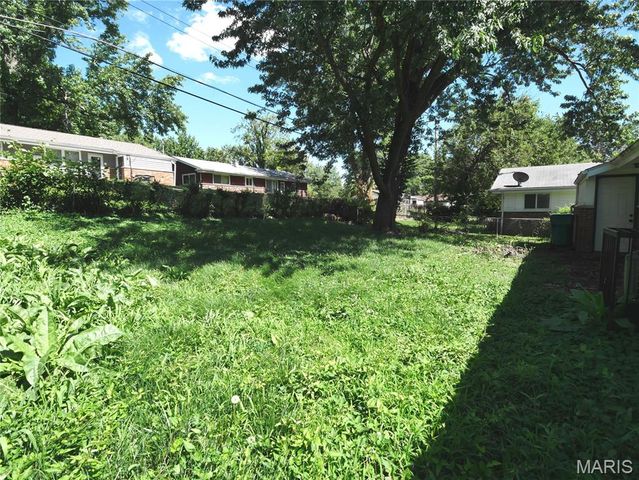 9736 Lanier Drive, St Louis, MO 63136