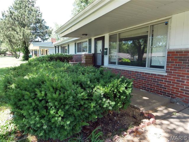 9736 Lanier Drive, St Louis, MO 63136
