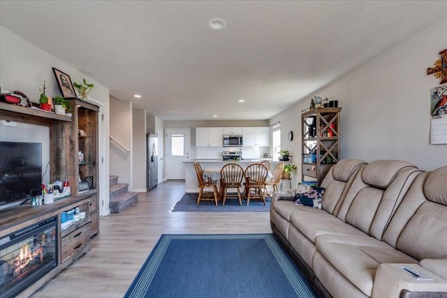 5260 N Cambridge, Bel Aire, KS 67226