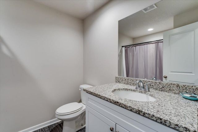 5260 N Cambridge, Bel Aire, KS 67226