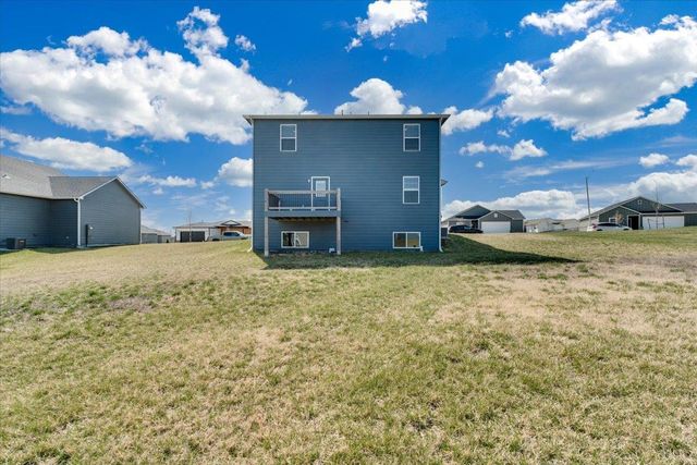 5260 N Cambridge, Bel Aire, KS 67226