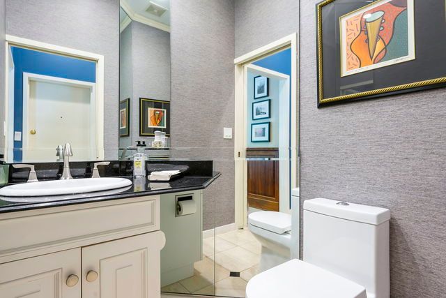 45 E Cedar Street 200, Chicago, IL 60611